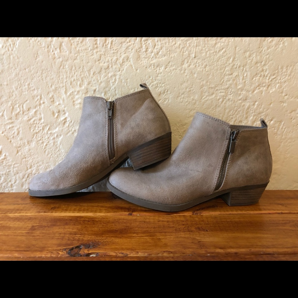 carlos booties size 9.5 woman